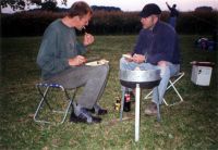 Juergen_Holger_beim_Grillen